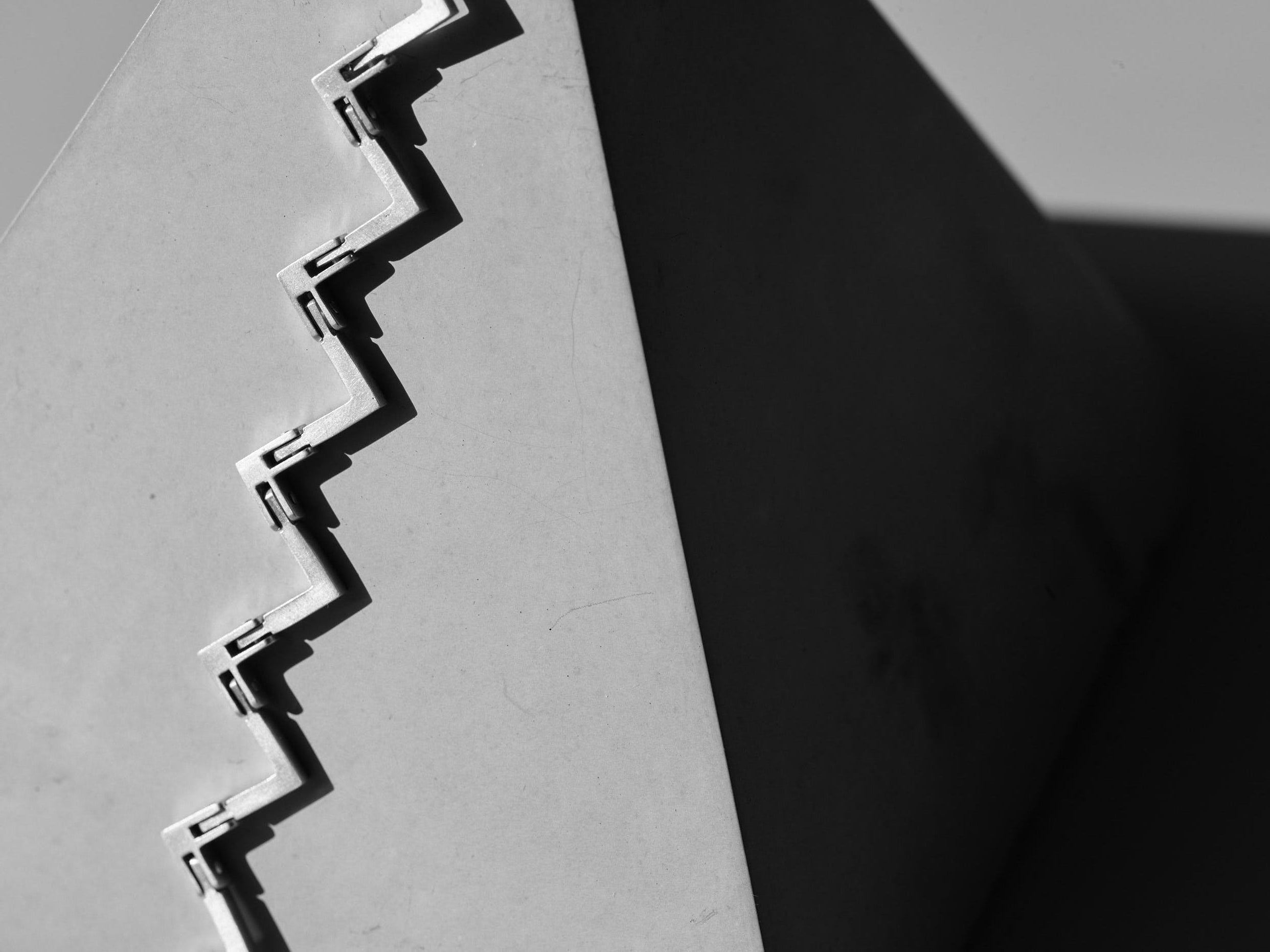 Metallic zigzag pattern on a textured surface